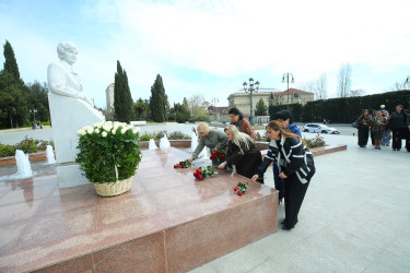 15 aprel 2026-cı il tarixində əməkdar elm xadimi, tibb elmləri doktoru, görkəmli oftolmoloq-alim, akademik Zərifə xanım Əliyevanın əziz xatirəsi  Binəqədi rayon ictimaiyyəti tərəfindən böyük ehtiramla yad edildi