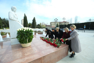 15 aprel 2026-cı il tarixində əməkdar elm xadimi, tibb elmləri doktoru, görkəmli oftolmoloq-alim, akademik Zərifə xanım Əliyevanın əziz xatirəsi  Binəqədi rayon ictimaiyyəti tərəfindən böyük ehtiramla yad edildi