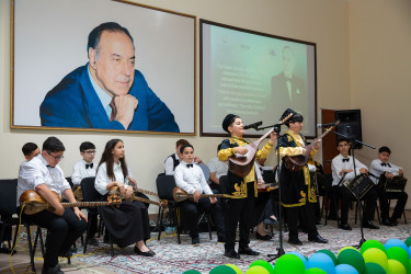 Binəqədi rayonu 276 № li tam orta məktəbdə “Konstitusiya və Suverenlik İli” çərçivəsində 15 İyun–“Milli Qurtuluş Günü”nə həsr olunmuş “Elimin dayağı,yurdumun fəxri” adlı  yaradıcılıq müsabiqəsi laureatlarının yekun konserti keçirildi