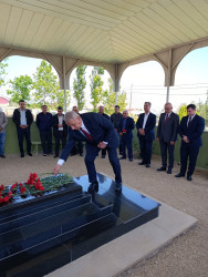 Şəhid Salahlı Vüsal Şənbə oğlunun doğum günü ilə əlaqədar məzarı ziyarət olundu