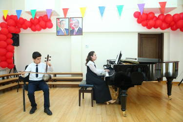 Arif Məlikov adına 11 nömrəli Onbirillik Musiqi məktəbinin şagirdlərinin yekun hesabat konserti keçirildi