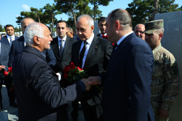 27 Sentyabr Anım Günü ilə əlaqədar ölkəmizin hər yerində olduğu kimi Binəqədi rayonunda da şəhidlərimizin əziz xatirəsi böyük ehtiramla yad edildi