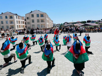 2025-2026-cı tədris ilinin başa çatması münasibətilə Binəqədi rayonunun orta ümumtəhsil müəssisələrində “Son zəng” tədbirləri keçirildi