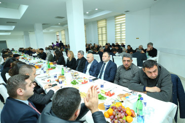 Binəqədi Rayon İcra Hakimiyyətinin təşkilatçılığı ilə Heydər Məscidində xalqımızın Ümummilli Lideri Heydər Əliyevin əziz xatirəsinə ehsan süfrəsi təşkil olundu