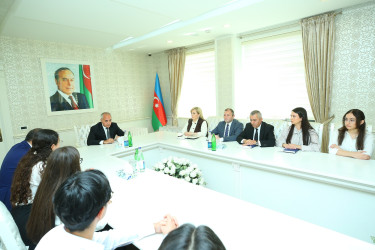 “Şəhərsalma və Memarlıq İli” çərçivəsində 2025-2026-cı tədris ilində ali təhsil müəssisələrinə tələbə qəbulu imtahanında Binəqədi rayonu üzrə yüksək nəticə göstərən gənclərlə  görüş keçirildi