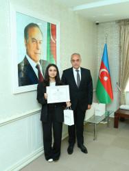 “Şəhərsalma və Memarlıq İli” çərçivəsində 2025-2026-cı tədris ilində ali təhsil müəssisələrinə tələbə qəbulu imtahanında Binəqədi rayonu üzrə yüksək nəticə göstərən gənclərlə  görüş keçirildi