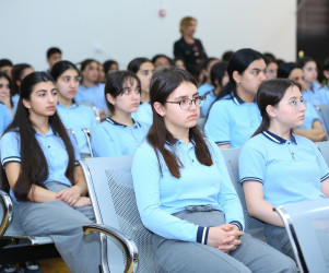 Binəqədi Rayon İcra Hakimiyyəti və  Binəqədi Rayon Polis İdarəsinin birgə təşkilatçılığı ilə H.Hüseynov adına 83 №-li məktəb-liseydə "Narkotiksiz gələcək naminə!” mövzusunda tədbir keçirildi
