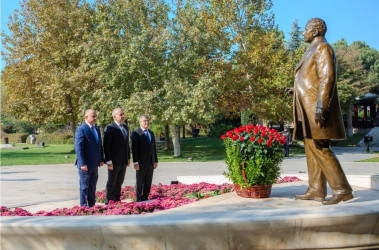 8 Noyabr- “Zəfər Günü”nün beşinci ildönümü ilə əlaqədar ölkəmizin hər yerində olduğu kimi Binəqədi rayonunda da şəhidlərimizin əziz xatirəsi böyük ehtiramla yad edildi