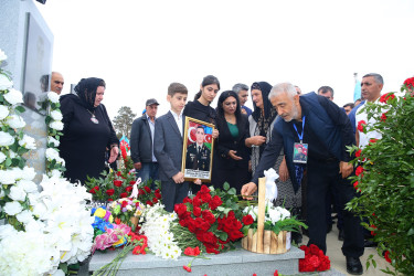 Şəhid Şadmanov Əkrəm Yunus oğlunun şəhadətinin birinci ildönümü ilə əlaqədar 2-ci Fəxri Xiyabanda qəbirüstü abidəsi ziyarət olundu