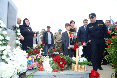 Şəhid Şadmanov Əkrəm Yunus oğlunun şəhadətinin birinci ildönümü ilə əlaqədar 2-ci Fəxri Xiyabanda qəbirüstü abidəsi ziyarət olundu