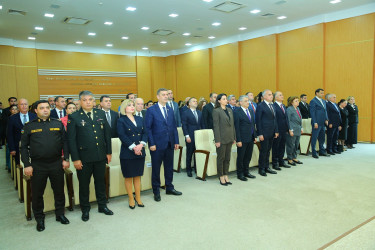 “Konstitusiya və Suverenlik İli” çərçivəsində ümummilli lider Heydər Əliyevin anadan olmasının 102-ci ildönümünə həsr olunmuş “Ümummilli Lider Heydər Əliyev müstəqil Azərbaycan Konstitusiyasının müəllifidir” adlı tədbir keçirildi