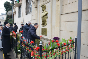 Şəhid Qurbanov Davud Taryel oğlunun doğum günü ilə əlaqədar xatirə barelyefi ziyarət olundu