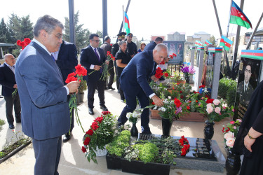 27 Sentyabr - “Anım Günü” ilə əlaqədar ölkəmizin hər yerində olduğu kimi Binəqədi rayonunda da şəhidlərimizin əziz xatirəsi böyük ehtiramla yad edildi