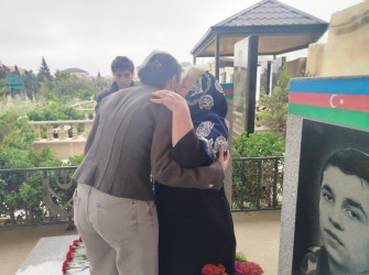 Şəhid Baxışova Arəstə Kərim qızının doğum günü ilə əlaqədar məzarı ziyarət olundu