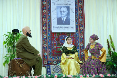 Binəqədi rayonu 30 № li tam orta məktəbin şagirdlərinin ifasında Azərbaycan bəstəkarı, Şərqdə ilk operanın yaradıcısı, böyük musiqişünas-alim Üzeyir Hacıbəylinin anadan olmasının 140 illik yubileyinə həsr olunmuş “O olmasın, bu olsun” operettası səhnələşdirildi