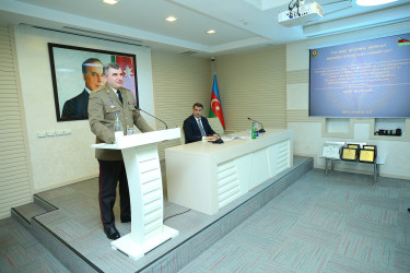 “Binəqədi rayonunda 2025-ci ildə Mülki müdafiə sahəsində görülmüş işlərin yekunları və 2026-cı ildə qarşıda duran vəzifələr” və “Yanğın təhlükəsizliyinin təmin olunmasında Fövqəladə Hallar Nazirliyi, yerli icra hakimiyyəti və özünüidarəetmə orqanlarının birgə fəaliyyəti” mövzusunda rayon müşavirəsi keçirildi