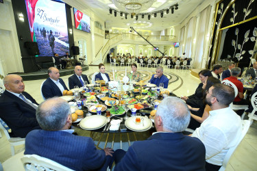 Binəqədi Rayon İcra Hakimiyyətinin təşkilatçılığı ilə şəhidlərin əziz xatirəsinə ehsan süfrəsi açıldı