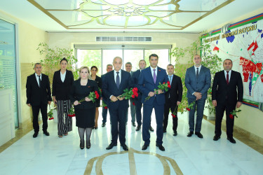 23 iyun 2025-ci il tarixində Binəqədi Rayon İcra Hakimiyyətinin inzibati binasında “23 İyun – Dövlət Qulluqçularının Peşə Bayramı" münasibətilə tədbir keçirildi