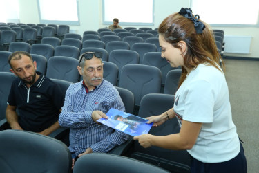Binəqədi Rayon İcra Hakimiyyəti rəqəmsallaşma sahəsində qəbul edilən yol xəritələri və dövlət proqramlarının icrası istiqamətində vətəndaşlar və yerli qurumlar arasında maarifləndirmə və təşviqat tədbirləri həyata keçirir