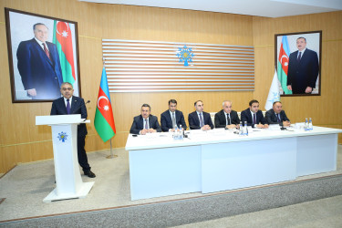 Binəqədi rayon təsərrüfatının 2025-2026-cı illərin payız-qış mövsümünə hazırlığın vəziyyəti, qış aylarında Rayon İcra Hakimiyyətinin, təsərrüfat xidmətlərinin, ayrı-ayrı idarə, müəssisə və təşkilatların qarşısında duran vəzifələrə həsr olunmuş müşavirə keçirildi