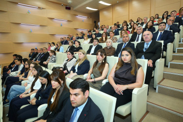 “Şəhərsalma və Memarlıq İli” çərçivəsində Binəqədi rayonunda Ümummilli Lider Heydər Əliyevin anadan olmasının 103-cü ildömümünə həsr olunmuş “TARİXİN, LİDERLİYİN VƏ XİLASKARLIĞIN HEYDƏR ƏLİYEV ZİRVƏSİ" adlı tədbir keçirildi