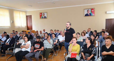 17 iyul 2025-ci il tarixində Binəqədi Rayon İcra Hakimiyyətinin başçısı Elxan Allahverdiyevin 6-cı mikrorayon sakinləri ilə səyyar qəbulu keçirildi