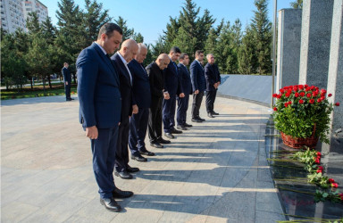 8 Noyabr- “Zəfər Günü”nün beşinci ildönümü ilə əlaqədar ölkəmizin hər yerində olduğu kimi Binəqədi rayonunda da şəhidlərimizin əziz xatirəsi böyük ehtiramla yad edildi