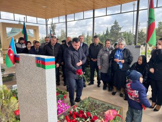 Şəhid Rzaxanov Nihad Natiq oğlunun şəhadətinin ildönümü ilə əlaqədar məzarı ziyarət olundu