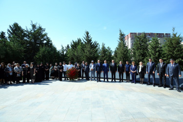 Binəqədi rayonunda Birinci Qarabağ, Aprel döyüşləri və Vətən müharibəsində, antiterror əməliyyatları zamanı şəhid olmuş qəhrəmanlarımızın əziz xatirəsinə ucaldılmış Memorial Kompleksin qarşısında 27 Sentyabr- Anım Gününə həsr olunmuş ümumrayon tədbiri həyata keçirildi