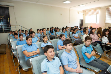 Binəqədi rayonu 83 nömrəli məktəb-liseyin birgə təşkilatçılığı ilə "Konstitusiya və Suverenlik ili"nə həsr edilmiş "Suverenliyimiz-Müstəqilliyimizin zirvəsi" adlı tədbir keçirildi