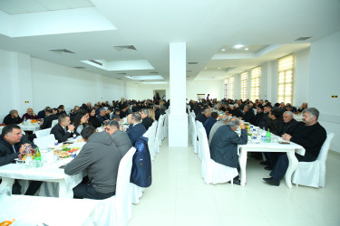 Binəqədi Rayon İcra Hakimiyyətinin təşkilatçılığı ilə Heydər Məscidində xalqımızın Ümummilli Lideri Heydər Əliyevin əziz xatirəsinə ehsan süfrəsi təşkil olundu