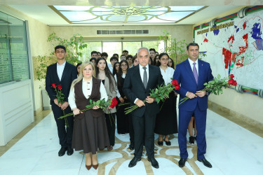 “Şəhərsalma və Memarlıq İli” çərçivəsində 2025-2026-cı tədris ilində ali təhsil müəssisələrinə tələbə qəbulu imtahanında Binəqədi rayonu üzrə yüksək nəticə göstərən gənclərlə  görüş keçirildi