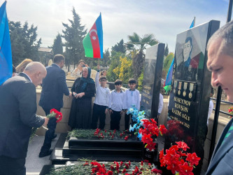 Şəhid Hüseynov Rövşən Kazım oğlunun şəhadətinin ildönümü ilə əlaqədar məzarı ziyarət olundu