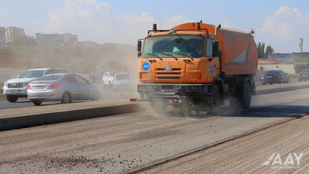 Bakı-Şamaxı-Yevlax avtomobil yolunun 20-23-cü km-lik hissəsində təmir işləri aparılır