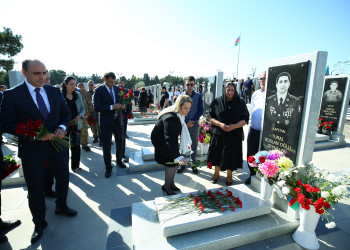 27 Sentyabr Anım Günü ilə əlaqədar ölkəmizin hər yerində olduğu kimi Binəqədi rayonunda da şəhidlərimizin əziz xatirəsi böyük ehtiramla yad edildi