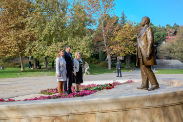 Binəqədi rayonunda Yeni Azərbaycan Partiyasının təsis edilməsinin 33-cü ildönümünə həsr olunmuş “Yeni Azərbaycan Partiyası: Heydər Əliyev dühası və siyasi varislik” mövzusunda tədbir keçirildi