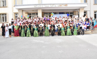 Binəqədi rayonu 143 № li tam orta məktəbdə 1 iyun- “Uşaqların Beynəlxalq Müdafiəsi Günü”nə həsr edilmiş tədbir keçirildi