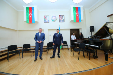A.Məlikov adına 11 nömrəli onbirillik musiqi məktəbində Azərbaycanın dahi bəstəkarı Üzeyir Hacıbəylinin anadan olmasının 141-ci ildönümü və 18 Sentyabr – Milli Musiqi Günü münasibətilə tədbir keçirildi