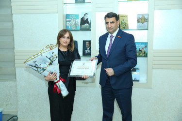23 iyun 2025-ci il tarixində Binəqədi Rayon İcra Hakimiyyətinin inzibati binasında “23 İyun – Dövlət Qulluqçularının Peşə Bayramı" münasibətilə tədbir keçirildi