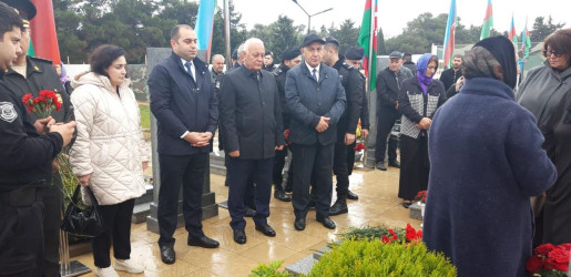 Şəhid Şükürov Anar Mehman oğlunun şəhadətinin ildönümü ilə əlaqədar məzarı ziyarət olundu