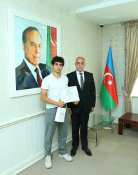 “Şəhərsalma və Memarlıq İli” çərçivəsində 2025-2026-cı tədris ilində ali təhsil müəssisələrinə tələbə qəbulu imtahanında Binəqədi rayonu üzrə yüksək nəticə göstərən gənclərlə  görüş keçirildi