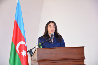 “Konstitusiya və Suverenlik İli” çərçivəsində ümummilli lider Heydər Əliyevin anadan olmasının 102-ci ildönümünə həsr olunmuş “Gərək nəbzin Vətənin nəbzilə vursun” adlı konfrans-konsert keçirildi