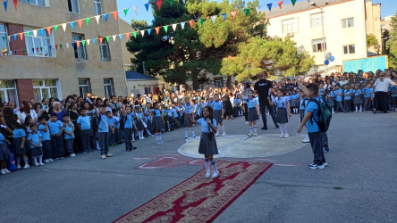 Binəqədi rayonu ərazisində fəaliyyət göstərən təhsil müəssisələrində 15 Sentyabr- "Bilik Günü" qeyd edildi