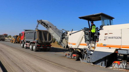 Bakı-Şamaxı-Yevlax avtomobil yolunun 20-23-cü km-lik hissəsində təmir işləri aparılır
