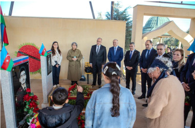 8 Noyabr- “Zəfər Günü”nün beşinci ildönümü ilə əlaqədar ölkəmizin hər yerində olduğu kimi Binəqədi rayonunda da şəhidlərimizin əziz xatirəsi böyük ehtiramla yad edildi