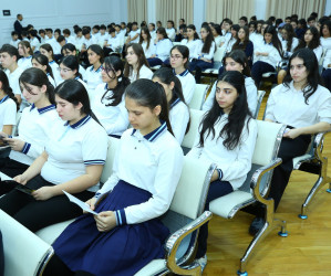 Binəqədi rayonu 300 № li tam orta məktəbdə “Gender əsaslı zorakılığa qarşı 16 günlük fəallıq kompaniyası” çərçivəsində “Gələcəyimizi şiddət və asılılıqdan qoruyaq!” mövzusunda maarifləndirici tədbir keçirildi