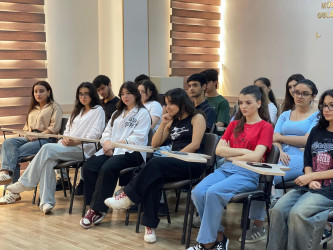 Binəqədi rayonunda “Konstitusiya və Suverenlik İli” çərçivəsində “Binəqədi Gənclər Evi” sosial xidmət müəssisəsində “Vətən sağ olsun!” mövzusunda Vətən müharibəsi iştirakçısı Nemət Süleymanovla gənclərin görüşü təşkil olundu