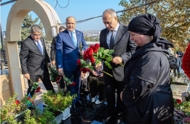 8 Noyabr- “Zəfər Günü”nün beşinci ildönümü ilə əlaqədar ölkəmizin hər yerində olduğu kimi Binəqədi rayonunda da şəhidlərimizin əziz xatirəsi böyük ehtiramla yad edildi