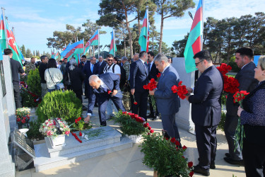 27 Sentyabr - “Anım Günü” ilə əlaqədar ölkəmizin hər yerində olduğu kimi Binəqədi rayonunda da şəhidlərimizin əziz xatirəsi böyük ehtiramla yad edildi