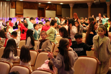 Rayon ərazisində yaşayan uşaqlar sosialyönümlü layihə çərçivəsində Akademik Milli Dram Teatrında “Gözəl və Bədheybət” tamaşasını izlədilər